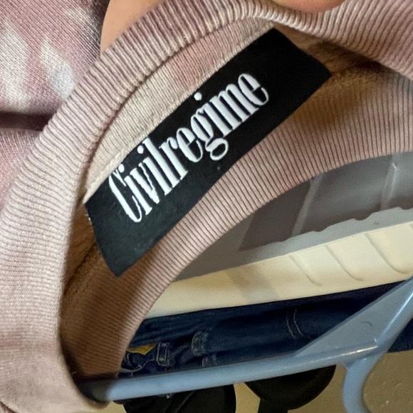 NWOT Civilregime Sweatshirt with embroidered roses down both sleeves. - Picture 5 of 9